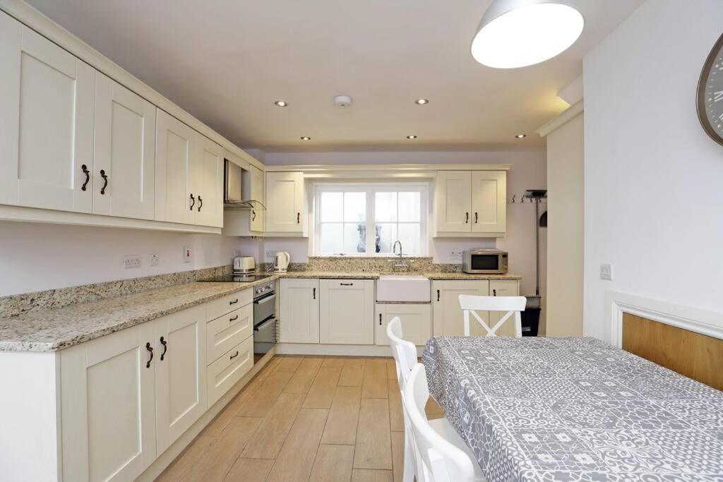 Royal Hillsborough Village Luxury Townhouse Екстериор снимка