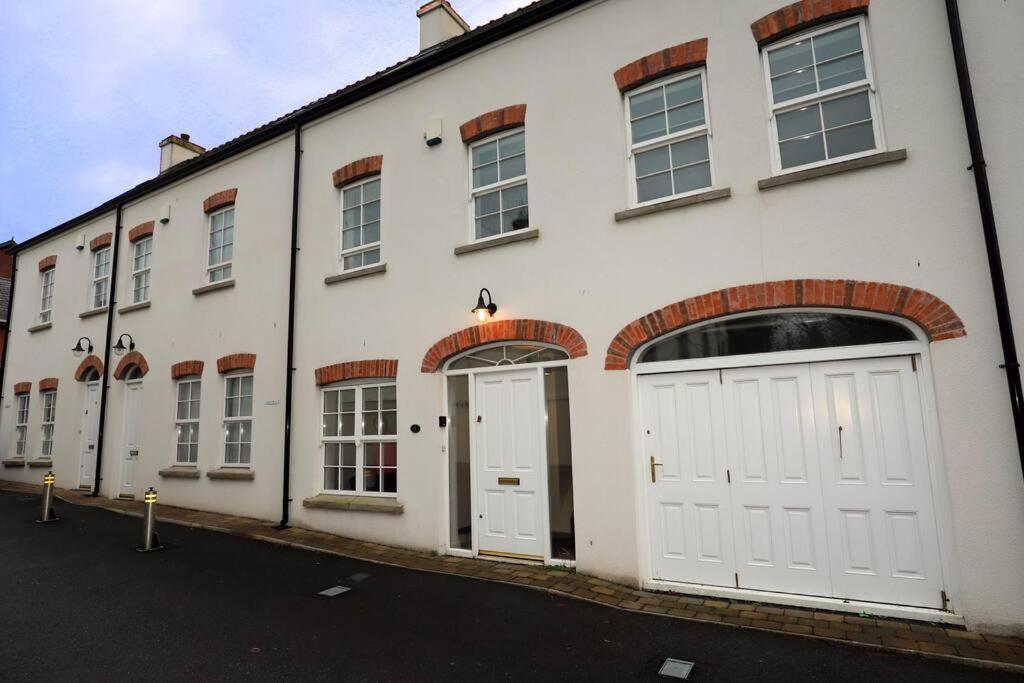 Royal Hillsborough Village Luxury Townhouse Екстериор снимка